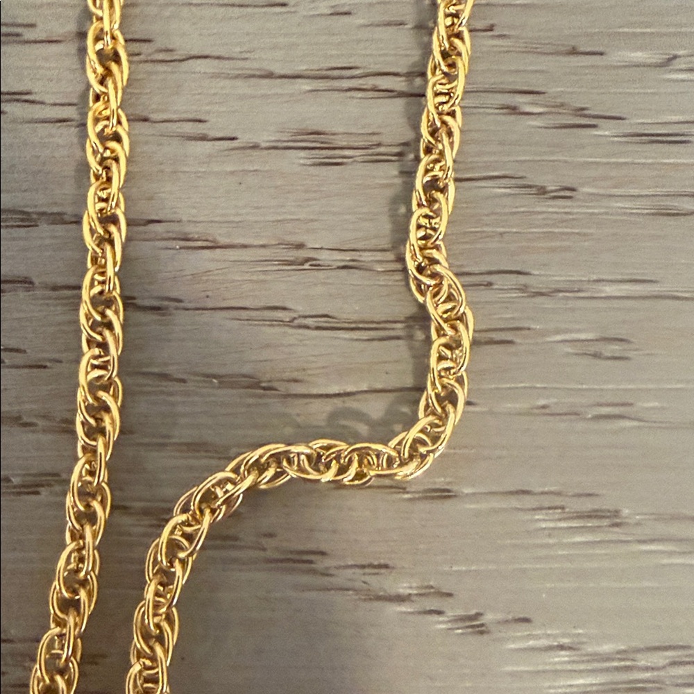 Intricate Medallion Gold Oval Locket Necklace with rope chain 14 inches - Picture 9 of 12